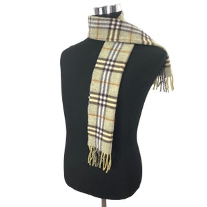 Burberry online bufanda juntos