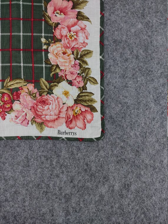Burberry Floral Handkerchief Autentico panuelo vintage de los anos 90 accesorio elegante regalo perfecto para los entusiastas de la moda Etsy Espana