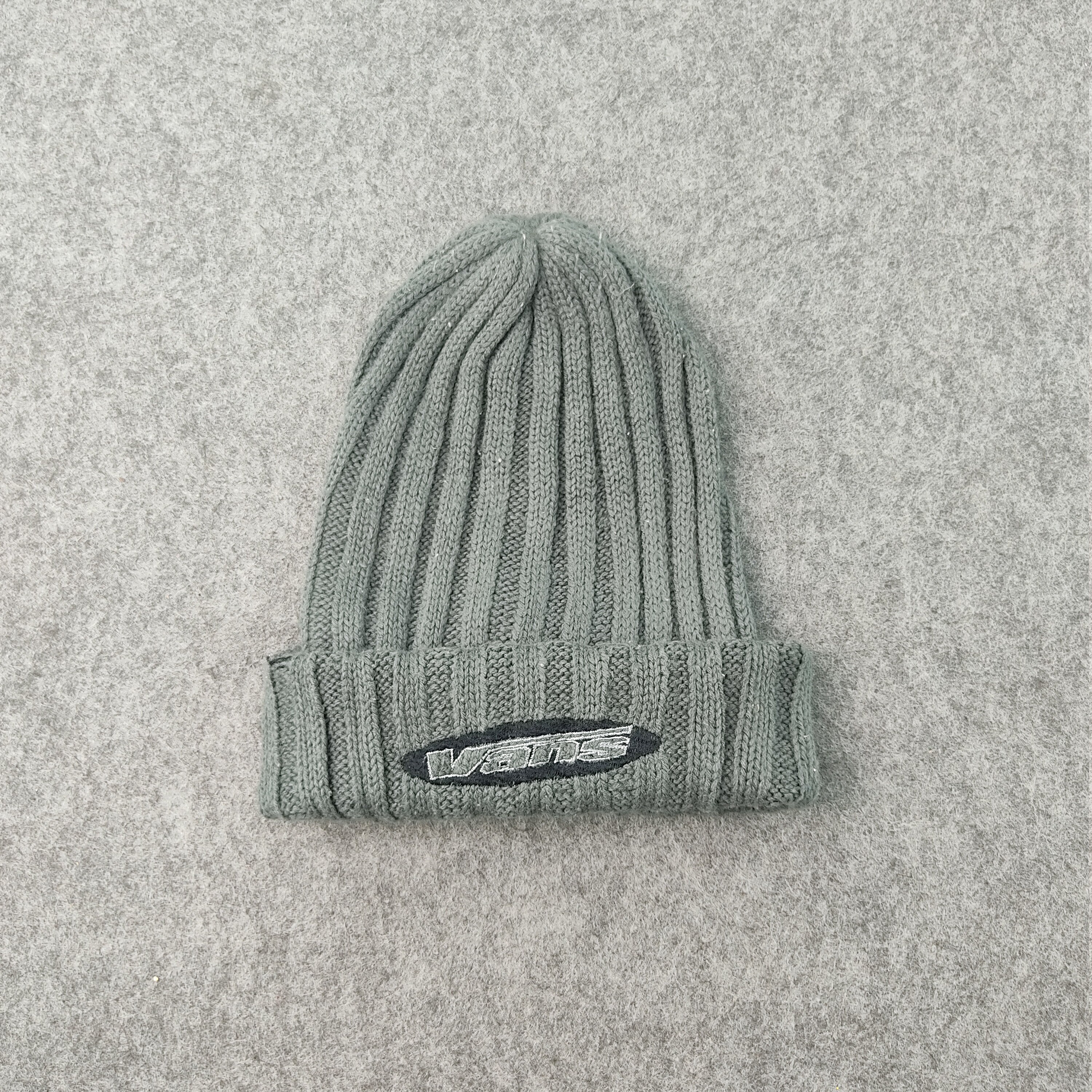 vans postal beanie