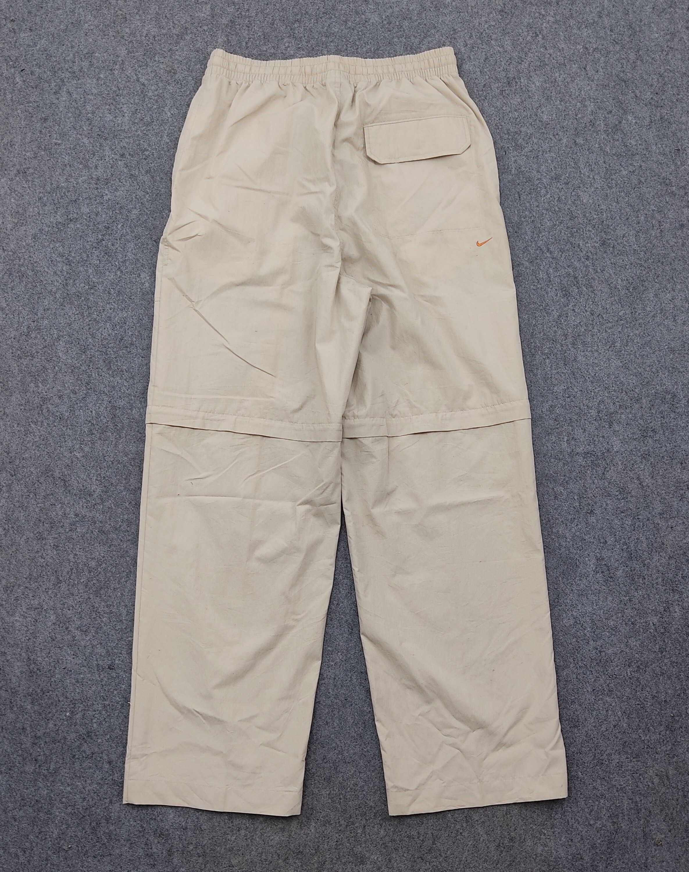 cargo pants with tech pocket