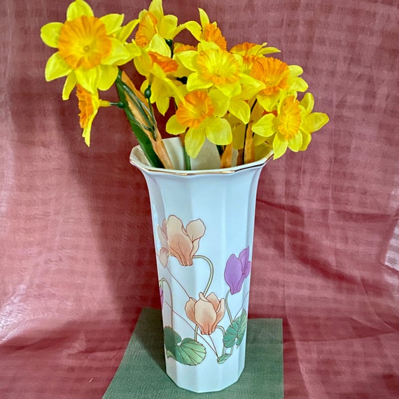 Vintage Vase Ivory Porcelain Fine China Japan Vase Art Etsy