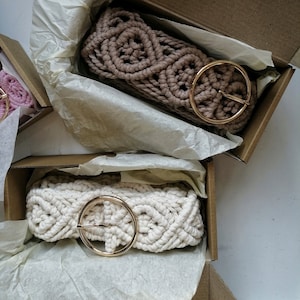 Moderner Makramee Gürtel, beiger Gürtel, ivory, pink, Festival Gürtel, Hippiegürtel, Zigeunergürtel