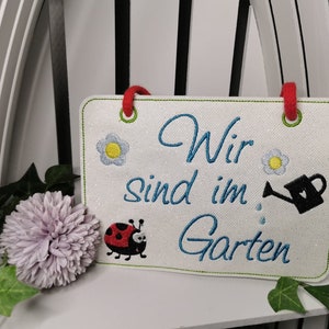 Borduurbestand deurbordje &quot;We zijn in de tuin&quot; ITH