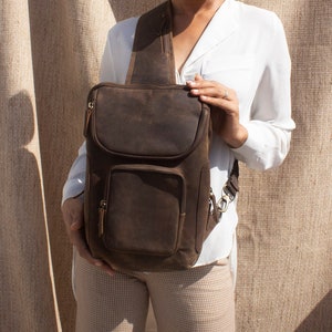 Leder Sling Bag Reise Crossbody Tasche Leder utilitaristisch Rucksack Fanny Pack Reisedokumentenhalter Brust Daypack, Sling für Mann Frauen