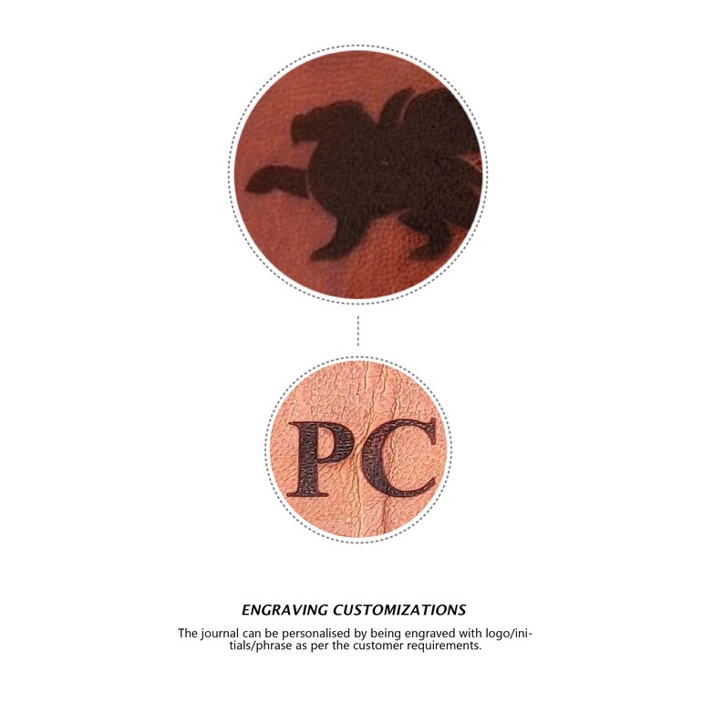 K&ouml;nnte beinhalten: Nahaufnahme eines braunen Lederjournals mit zwei verschiedenen Gravuroptionen. Die erste Option ist eine schwarze Silhouette einer mythischen Kreatur. Die zweite Option sind die Initialen "PC" in Schwarz.