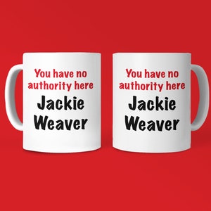 Puede incluir: Dos tazas de café blancas con texto negro que dice "You have no authority here Jackie Weaver".
