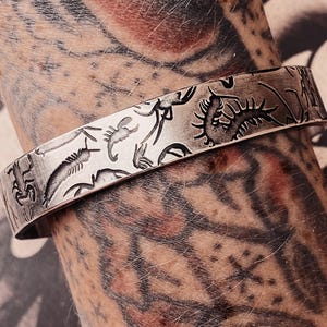 Creepy Crawly Bug Pewter Cuff Bracelet. Heavy Silver Colour Halloween Bracelet. Adjustable Cuff. Brushed Pewter. Gift for Witchy Girlfriend
