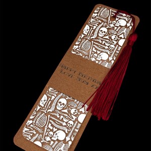 Skeleton Bones Flexible Acrylic Bookmark Gift with Personalised Sleeve. Custom Book Lover Gift for Spooky Sister in Law. Cute Bookish Gift