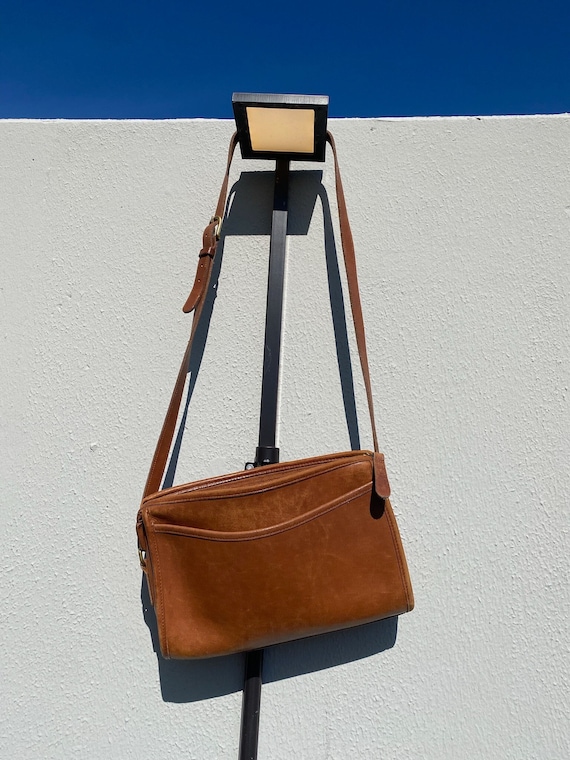 90’s Vintage Coach Taylor Black Leather Shoulder Cros… Gem