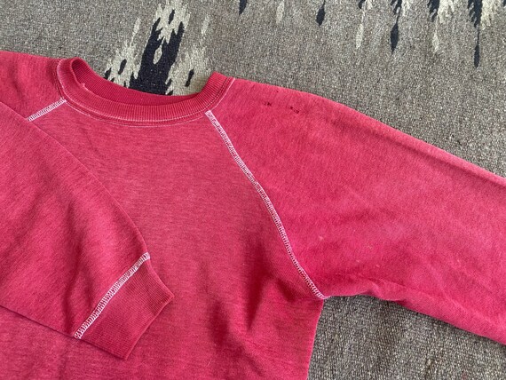 90s Vintage Faded Red Raglan Sweatshirt - Boxy Sm… - image 6