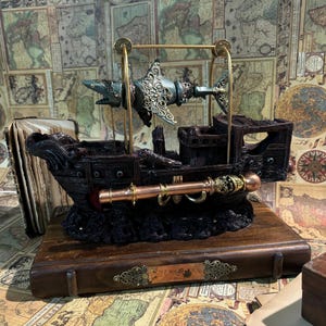 Tubarão autômato steampunk com caneta tinteiro