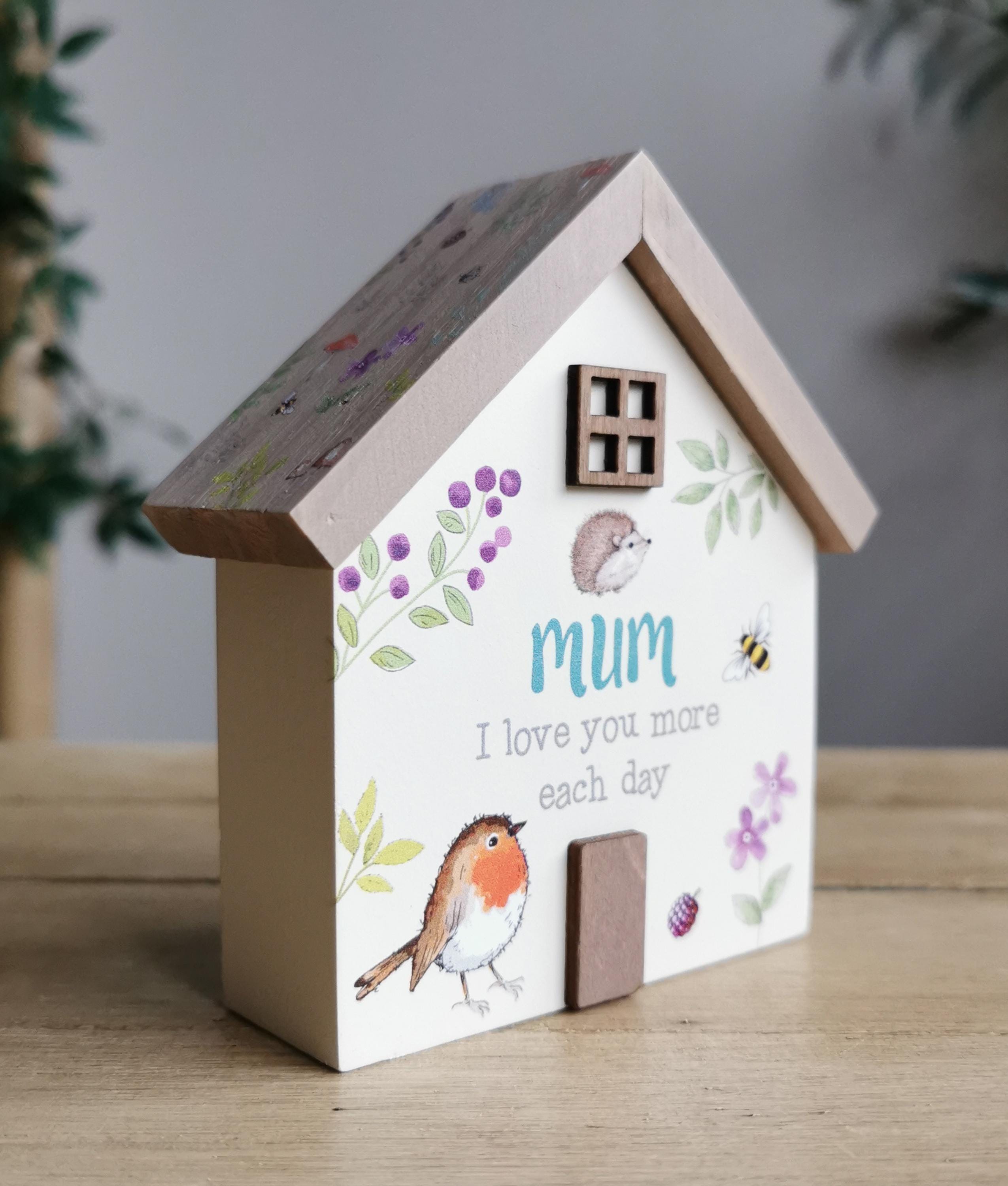 Mum Wooden House Ornament, Woodland Robin Gift, Gift for Mum, Robin ...