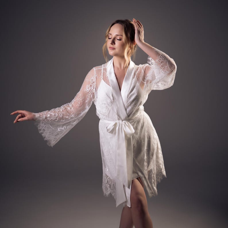 Chantilly Lace bridal robe Bride robes white long Wedding getting ready lace kimono bild 17