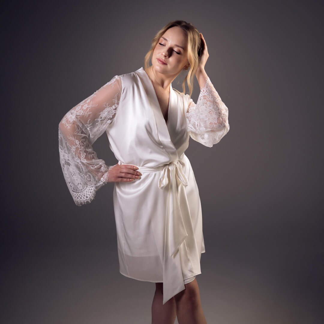 White Short Robe With Lace Bridal Get Ready Outfit Bride Robe for ...