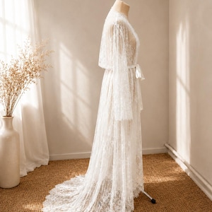 Bridal lace robe for wedding morning and bridal boudoir photos
