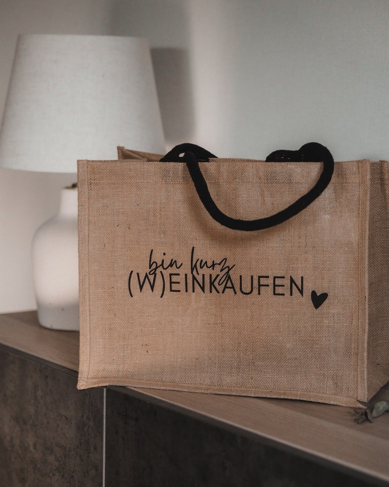 Einkaufstasche aus Jute mit Spruch Bin mal kurz Weinkaufen Geschenkidee für Weinliebhaber Bild 8