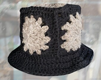 bEni mocomoco Crochet Hat (Black/Gold)