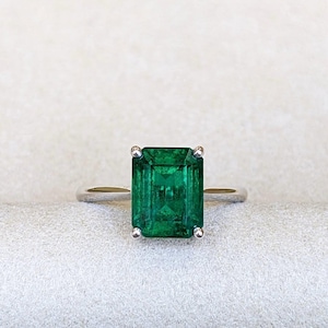 Emerald Solitaire Ring,14K Gold Brilliant 8x11mm Lab Created Emerald Center Engagement Ring,Minimalist Style Anniversary Ring,Promise Ring