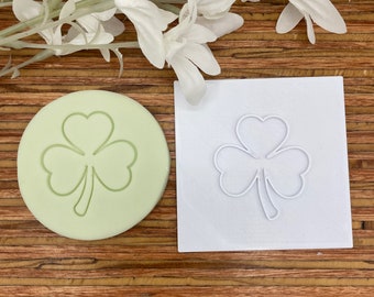 Schlichter Shamrock Stempel und/oder Ausstecher für Kekse Fondant zum Backen und Dekorieren mit I-Tüpfelchen Designed in Irland