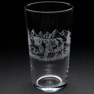 Highland Cow Pint Glass 568 ml - Hand Etched/Engraved Highland Cow Design by Glyptic Glass Art - Unique Gift