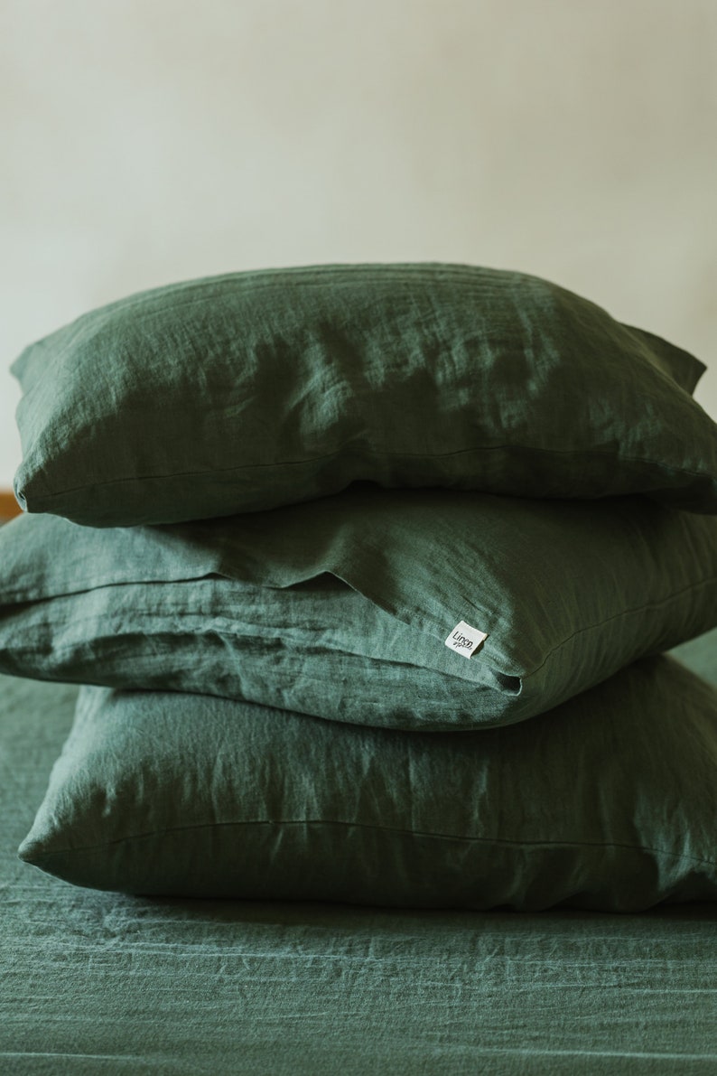 Taie d'oreiller en pur lin biologique avec fermeture d'enveloppe dans des tailles personnalisées et différentes couleurs, linge de lit fait main, taie d'oreiller en lin européen Forest Green