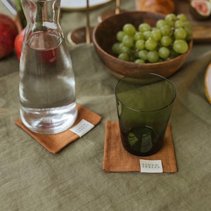 Set med 4 linneunderlägg i kanelbrun, bränd orange färg, drinkunderlägg i linne, tvättbara fyrkantiga underlägg, fina matbordsdukar