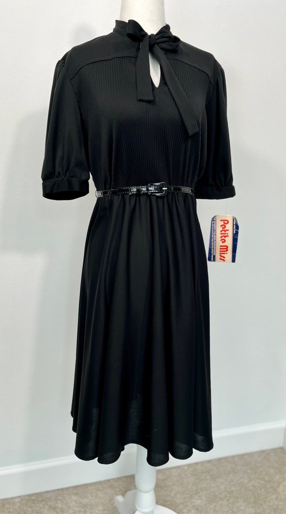 1960s Vintage Black Pussy Bow Collar Dress / Retro