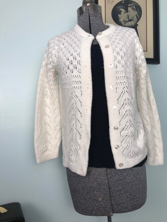 1960s Vintage White Knit Cardigan by Wintuk - image 8