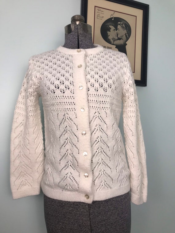 1960s Vintage White Knit Cardigan by Wintuk - image 10