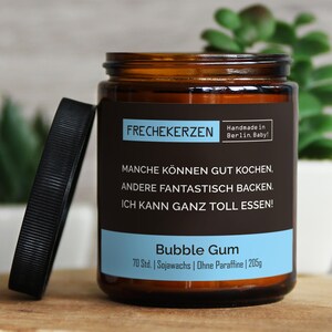 Lustige Duftkerze mit Spruch für die Küche | Handgemacht aus Sojawachs | In Geschenkbox | Valentinsgeschenk | Küchendeko, frech, Gast Gesche Bubble Gum