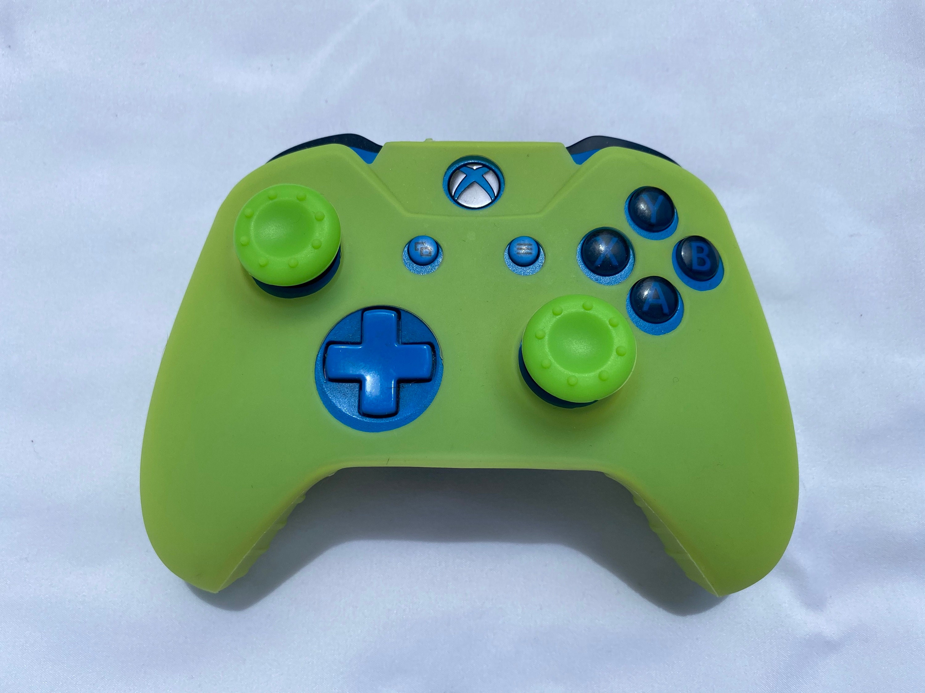 XBox One Controller SkinWith Mix&Match ThumbStick Grip
