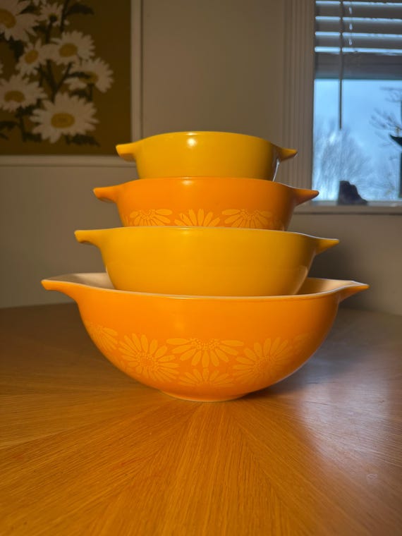 Vintage Pyrex Sunflower Daisy Cinderella-set of 4 Pyrex Mixing