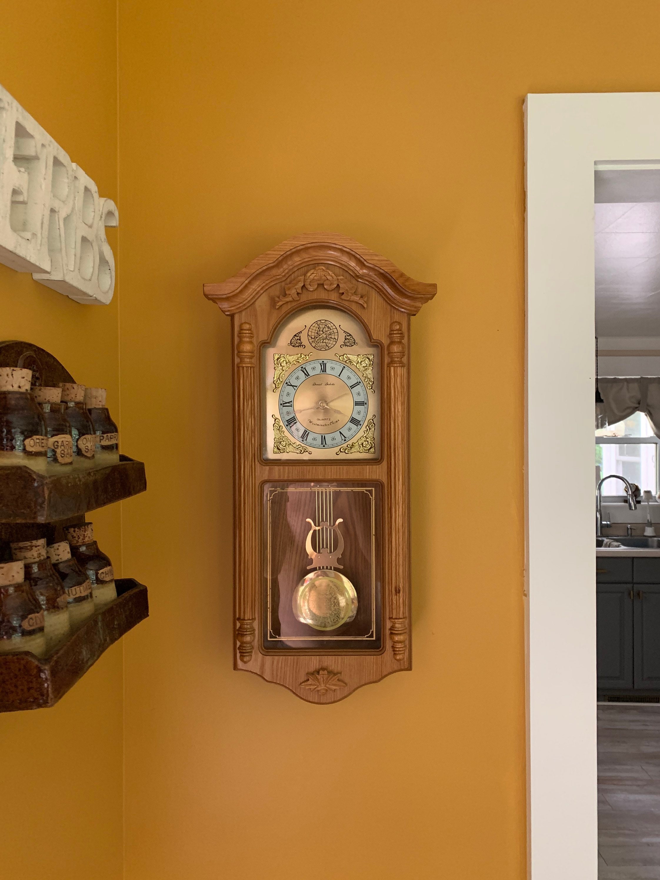 Vintage Daniel Dakota Tempus Fugit Westminster Chime Clock-working