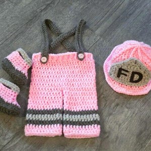 Virkad brandmansdräkt för babyn – Handgjord nyfödddräkt, fotorekvisita, babyshowerpresent