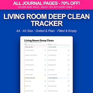 Op de afbeelding: Een witte Living Room Deep Clean Tracker checklist tegen een blauwe achtergrond. De checklist bevat secties voor banken, oppervlakken en vloeren. De tekst "ALL JOURNAL PAGES - 70% OFF!" staat bovenaan.