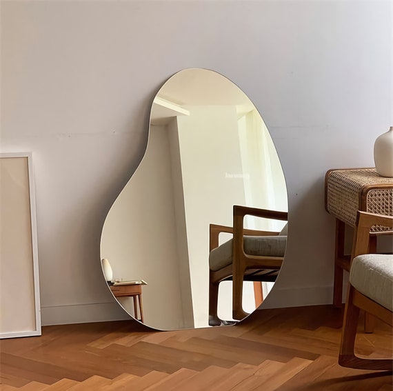 Specchio da parete a forma asimmetrica Specchio da bagno curvo