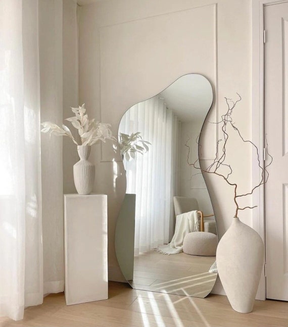Specchio asimmetrico Irregolare Geometrico Ovale Specchio decorativo Design  Estetico Specchio da parete minimo o Decorazione da parete unica da tavolo  -  Italia