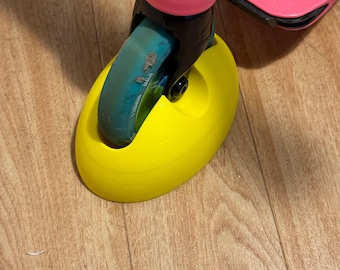 Soporte para patinete acrobático: sencillo, elegante y compacto