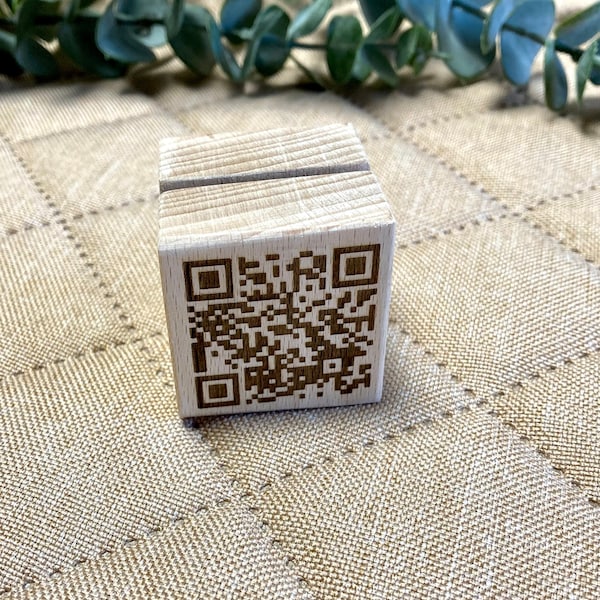 Tischaufsteller Würfel QR Code Speisekarte Holz Buche handgefertigt Tischnummer Scanner digitale Karte Restaurant Bar Hochzeit Menü