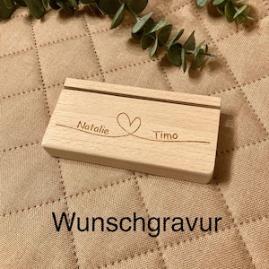 Kartenhalter handgefertigt aus Holz individuell personalisiert Wunschgravur Geschenk Name Bilderrahmen Geburtstag Bilder Foto Buche 12cm