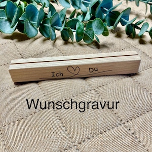 Kartenhalter handgefertigt aus Holz individuell personalisiert Wunschgravur Geschenk Name Bilderrahmen Geburtstag Tischaufsteller Buche 12cm