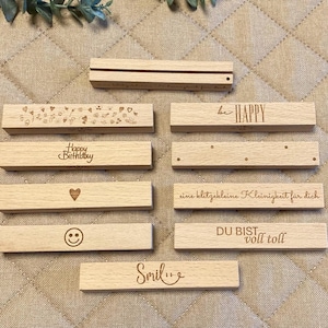 Kartenhalter handgefertigt aus Holz individuell personalisiert Wunschgravur Geschenk Name Bilderrahmen Geburtstag Tischaufsteller 12cm