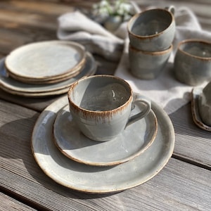 Keramik Geschirr Set grau l  Keramik Teller Set lSteinzeug Geschirr Set l Kaffeeservice handgetöpfert für 1 bis 6 Personen l in Produktion