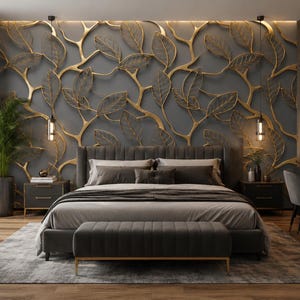 Puede incluir: Un dormitorio con una cama tapizada en gris oscuro y un banco a juego, flanqueado por dos mesitas de noche. La pared detr&aacute;s de la cama muestra un patr&oacute;n tridimensional de hojas y ramas doradas sobre un fondo gris oscuro.