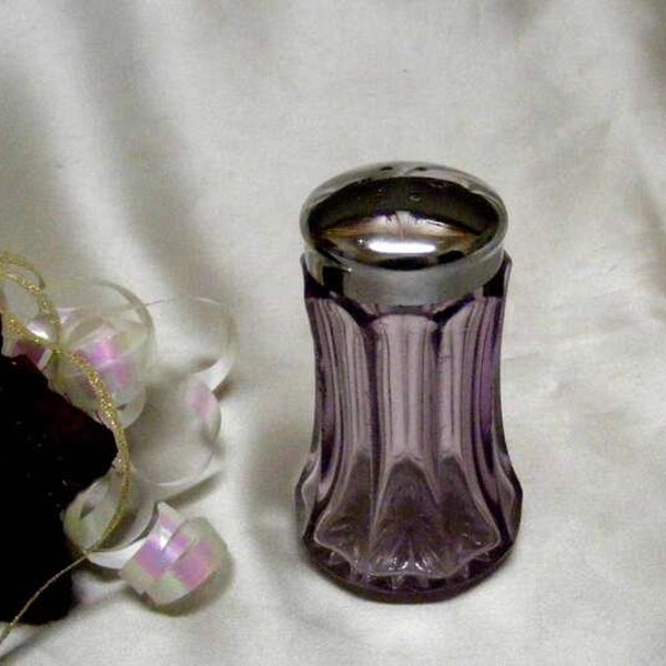 845 Antique Violet Amethyst Vertical Rib Salt Shaker