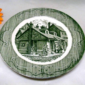 2496 Antique Old Curiosity Shop Green Dinner Plate
