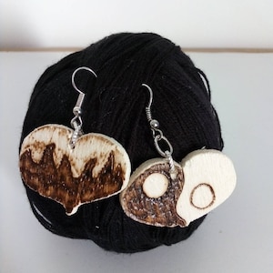 Two hearts for earrings - Pyrography on painting