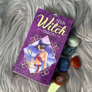 Folleto de la baraja de cartas del Tarot de Teen Witch y guía de instrucciones físicas de Lo Scarabeo