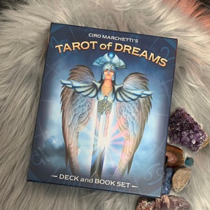 Juego de baraja de cartas del Tarot Tarot of Dreams y guía física de Ciro Marchetti / 78 cartas más 4 cartas del Palacio y una carta del Árbol de la Vida