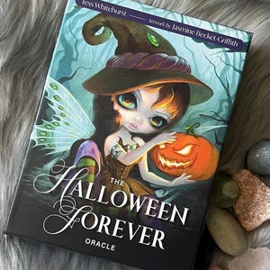 O baralho de cartas do Oráculo Halloween Forever com guia físico por Tess Whitehurst e Jasmine Becket-Griffith